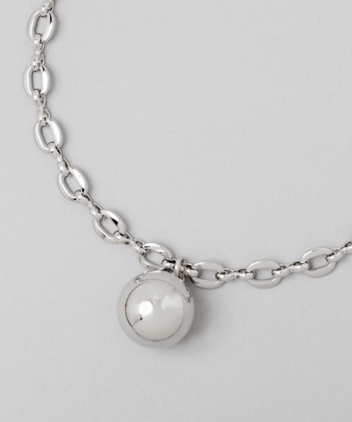JEANASIS（ジーナシス）の「ボールチャームショートネックレス/258753（ネックレス・レディース・シルバー/ゴールド・FREE）」の5枚目の写真