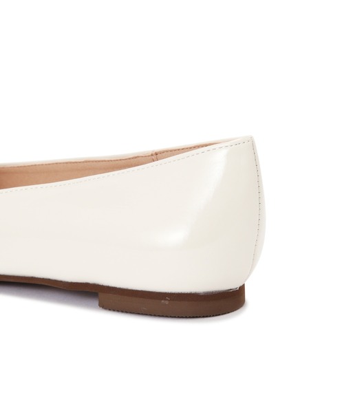 NATURAL BEAUTY BASIC（ナチュラルビューティーベーシック）の「ポインテッドローファーカッター（パンプス・レディース・チャコールグレー/オフホワイト/ベージュ・SMALL/LARGE/MEDIUM）」の9枚目の写真