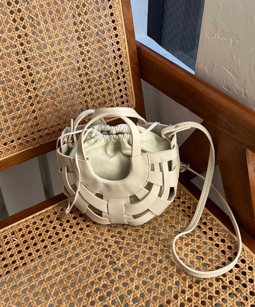 CAPRICIEUX LE'MAGE(カプリシューレマージュ)の「ハーフムーンメッシュショルダーバッグ(ショルダーバッグ・レディース・イエロー/グリーン/アイボリー・FREE)」の2枚目の写真