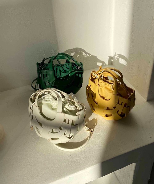 CAPRICIEUX LE'MAGE(カプリシューレマージュ)の「ハーフムーンメッシュショルダーバッグ(ショルダーバッグ・レディース・イエロー/グリーン/アイボリー・FREE)」の4枚目の写真