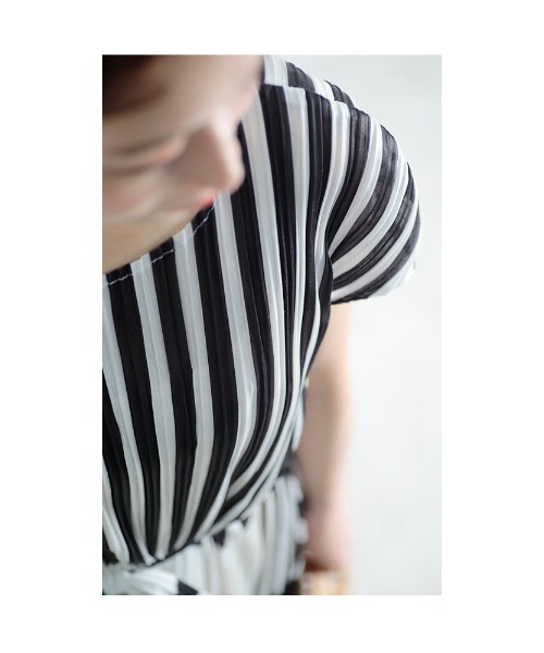 Sawa a la mode（サワアラモード）の「ストライプ柄プリーツワンピース（ワンピース・レディース・ホワイト・FREE）」の4枚目の写真