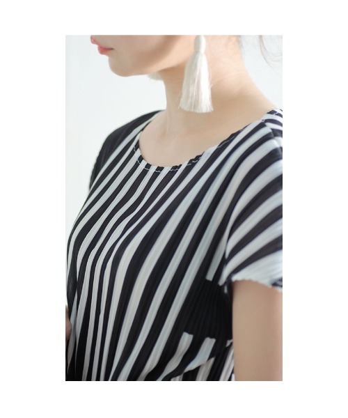 Sawa a la mode（サワアラモード）の「ストライプ柄プリーツワンピース（ワンピース・レディース・ホワイト・FREE）」の16枚目の写真