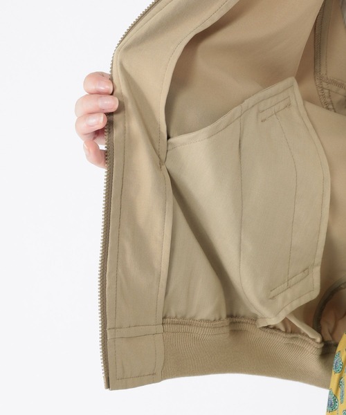 studio CLIP(スタディオクリップ)の「ノーカラーMA-1(MA-1・レディース・ベージュ/カーキ・FREE)」の13枚目の写真