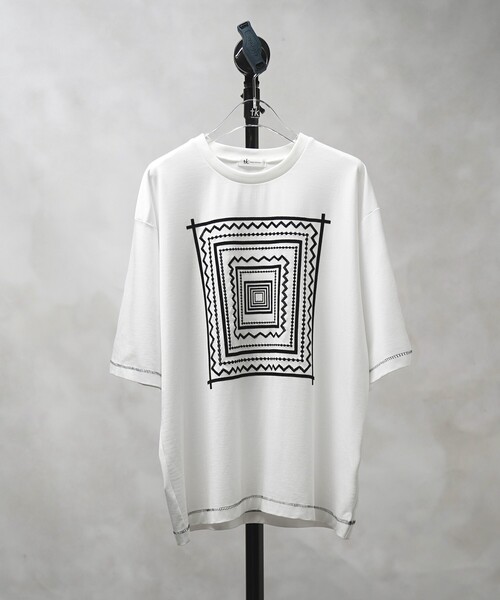 tk.TAKEO KIKUCHI（ティーケータケオキクチ）の「◆Flame gimmick Tシャツ（Tシャツ/カットソー・メンズ・ホワイト/ブラック・02/03）」の2枚目の写真