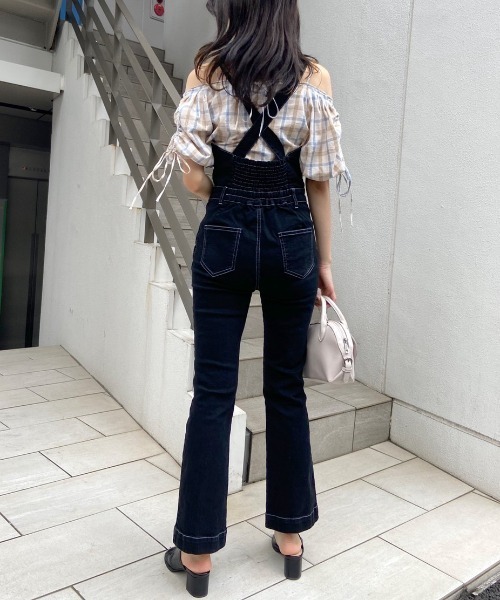 OLIVE des OLIVE（オリーブデオリーブ）の「配色ステッチサロペット（サロペット/オーバーオール・レディース・ブラック/ブラウン/ワンウォッシュ・FREE）」の16枚目の写真