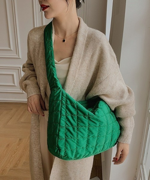 LAC-VERT(ラック・ヴェール)の「超軽量キルティングナイロンショルダーバッグ(ショルダーバッグ・レディース・ホワイト/ブラック/ベージュ/グリーン・FREE)」の1枚目の写真