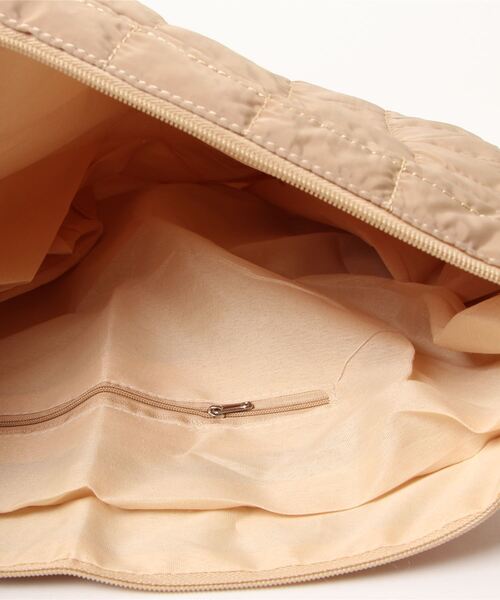 LAC-VERT(ラック・ヴェール)の「超軽量キルティングナイロンショルダーバッグ(ショルダーバッグ・レディース・ホワイト/ブラック/ベージュ/グリーン・FREE)」の6枚目の写真