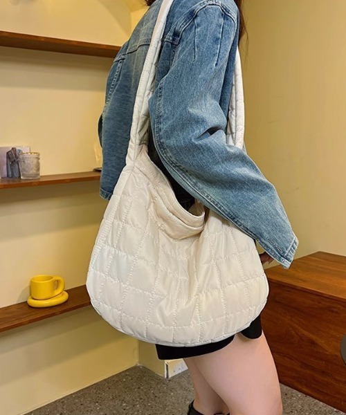 LAC-VERT(ラック・ヴェール)の「超軽量キルティングナイロンショルダーバッグ(ショルダーバッグ・レディース・ホワイト/ブラック/ベージュ/グリーン・FREE)」の16枚目の写真