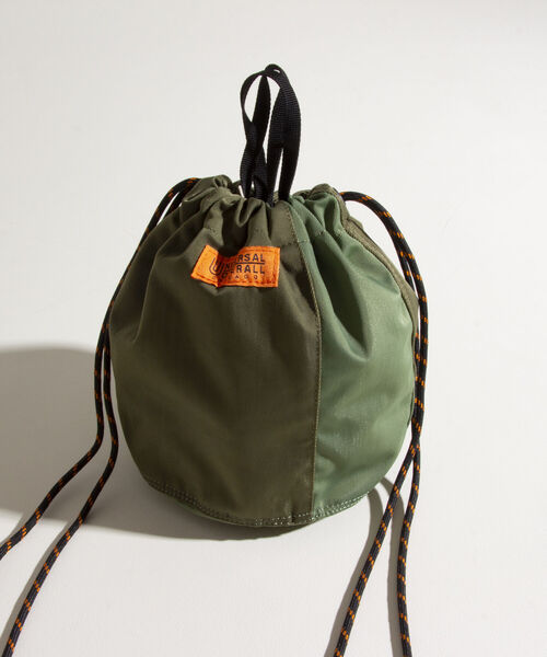 UNIVERSAL OVERALL(ユニバーサルオーバーオール)の「【UNIVERSAL OVERALL/ユニバーサルオーバーオール】ミリタリーツイル巾着バッグ(ショルダーバッグ・メンズ・ブラウン/オリーブ・FREE)」の3枚目の写真