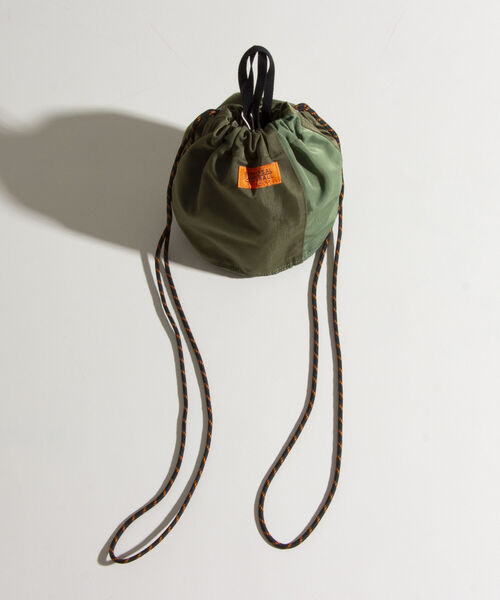 UNIVERSAL OVERALL(ユニバーサルオーバーオール)の「【UNIVERSAL OVERALL/ユニバーサルオーバーオール】ミリタリーツイル巾着バッグ(ショルダーバッグ・メンズ・ブラウン/オリーブ・FREE)」の5枚目の写真