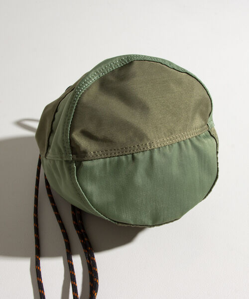 UNIVERSAL OVERALL(ユニバーサルオーバーオール)の「【UNIVERSAL OVERALL/ユニバーサルオーバーオール】ミリタリーツイル巾着バッグ(ショルダーバッグ・メンズ・ブラウン/オリーブ・FREE)」の7枚目の写真