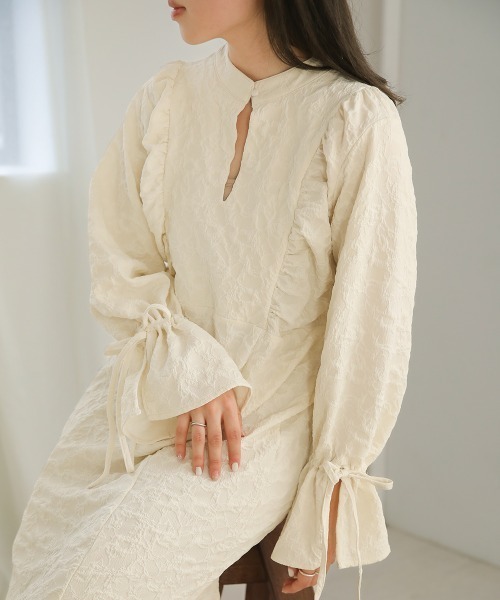 Bab（バブ）の「【新色追加】ニュアンスジャガードワンピース（ワンピース・レディース・ブラック/ベージュ/イエロー/アイボリー・M）」の2枚目の写真