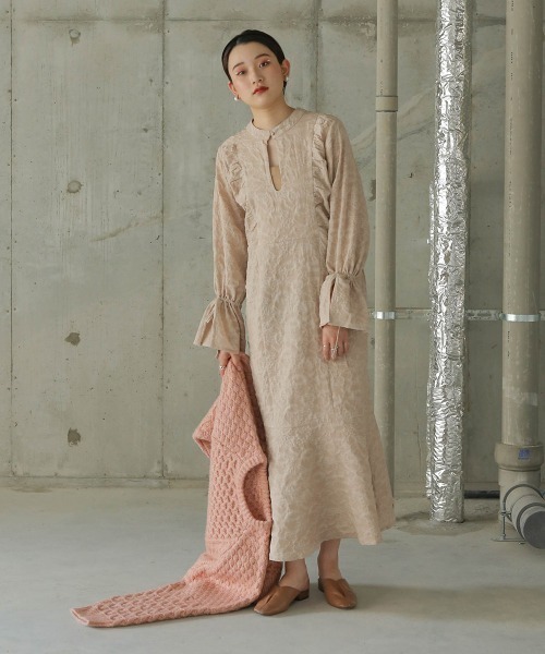 Bab（バブ）の「【新色追加】ニュアンスジャガードワンピース（ワンピース・レディース・ブラック/ベージュ/イエロー/アイボリー・M）」の6枚目の写真