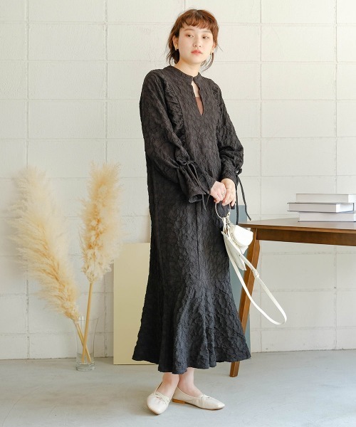 Bab（バブ）の「【新色追加】ニュアンスジャガードワンピース（ワンピース・レディース・ブラック/ベージュ/イエロー/アイボリー・M）」の19枚目の写真