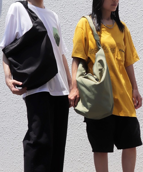 florist(フローリスト)の「【大容量】【ユニセックス】変形シルエットのビッグサイズワンショルダーバッグ/トートバッグ(ショルダーバッグ・レディース・ブラック/ピンク/グリーン/ホワイト・FREE)」の20枚目の写真