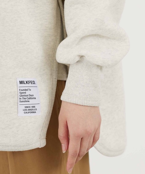 MILKFED.(ミルクフェド)の「SIDE SLIT SWEAT HOODIE(パーカー・レディース・ホワイト/ブラック/グリーン・ONE SIZE)」の4枚目の写真