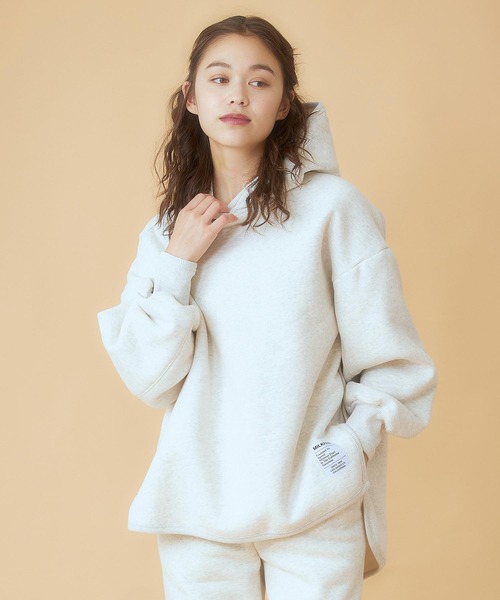 MILKFED.(ミルクフェド)の「SIDE SLIT SWEAT HOODIE(パーカー・レディース・ホワイト/ブラック/グリーン・ONE SIZE)」の21枚目の写真