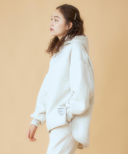 MILKFED.(ミルクフェド)の「SIDE SLIT SWEAT HOODIE(パーカー・レディース・ホワイト/ブラック/グリーン・ONE SIZE)」の20枚目の写真