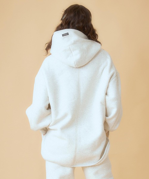 MILKFED.(ミルクフェド)の「SIDE SLIT SWEAT HOODIE(パーカー・レディース・ホワイト/ブラック/グリーン・ONE SIZE)」の19枚目の写真