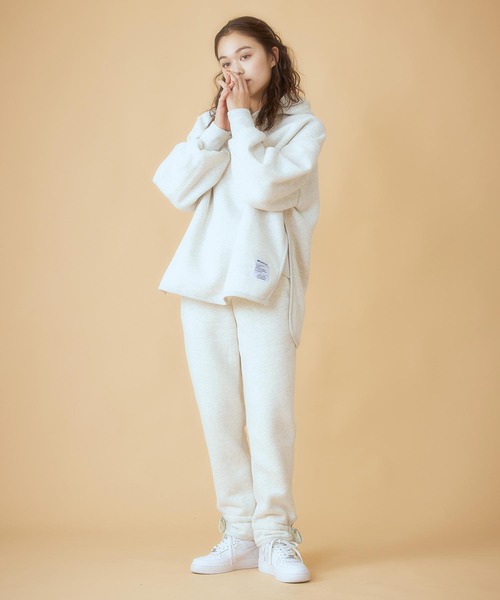MILKFED.(ミルクフェド)の「SIDE SLIT SWEAT HOODIE(パーカー・レディース・ホワイト/ブラック/グリーン・ONE SIZE)」の18枚目の写真