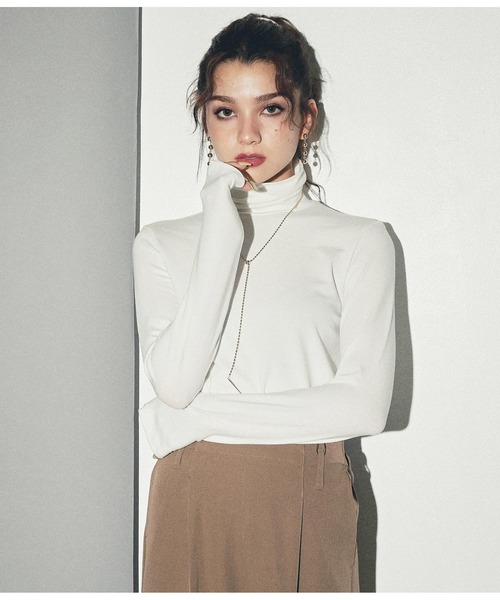 ANAP(アナップ)の「シンプルハイネックトップスカットソー(Tシャツ/カットソー・レディース・ホワイト/ブラック/モカ/モスグリーン・FREE)」の2枚目の写真