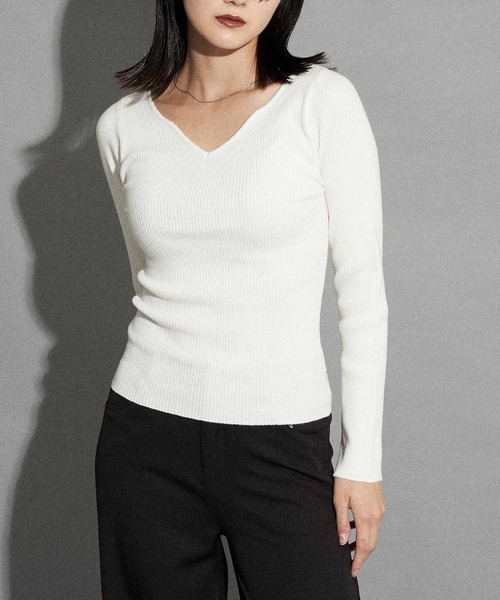 ANAP（アナップ）の「リブキーネックニットトップスカットソー（ニット/セーター・レディース・オフホワイト/ブラック/ライトベージュ/モスグリーン/グレー/グレイッシュベージュ/アイボリー・FREE）」の2枚目の写真