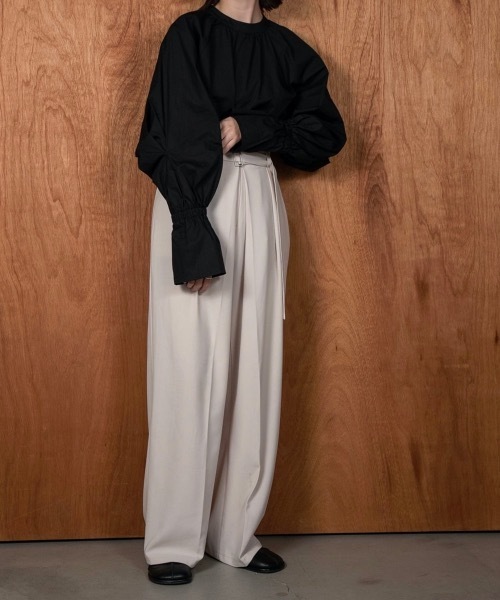 lawgy(ラウジー)の「flare tuck sleeve blouse(シャツ/ブラウス・レディース・ホワイト/ブラウン/ブラック・FREE)」の3枚目の写真