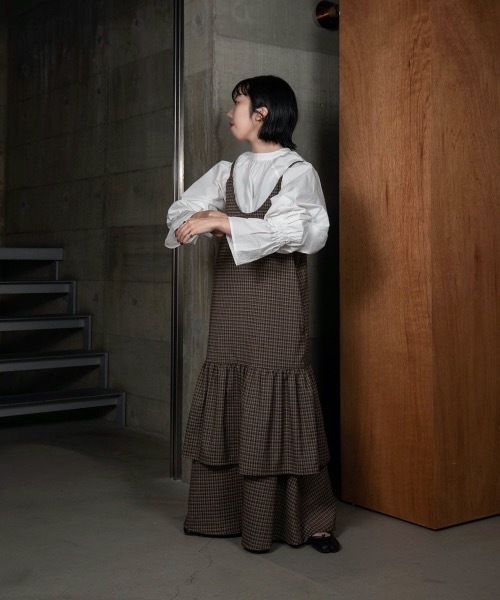 lawgy(ラウジー)の「flare tuck sleeve blouse(シャツ/ブラウス・レディース・ホワイト/ブラウン/ブラック・FREE)」の11枚目の写真