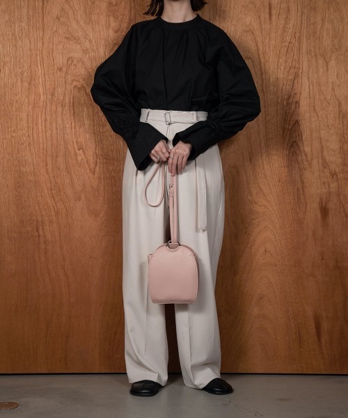 lawgy(ラウジー)の「flare tuck sleeve blouse(シャツ/ブラウス・レディース・ホワイト/ブラウン/ブラック・FREE)」の14枚目の写真