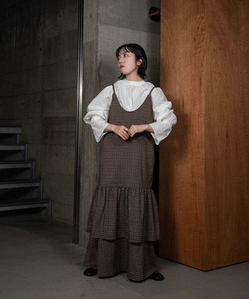 lawgy(ラウジー)の「flare tuck sleeve blouse(シャツ/ブラウス・レディース・ホワイト/ブラウン/ブラック・FREE)」の8枚目の写真