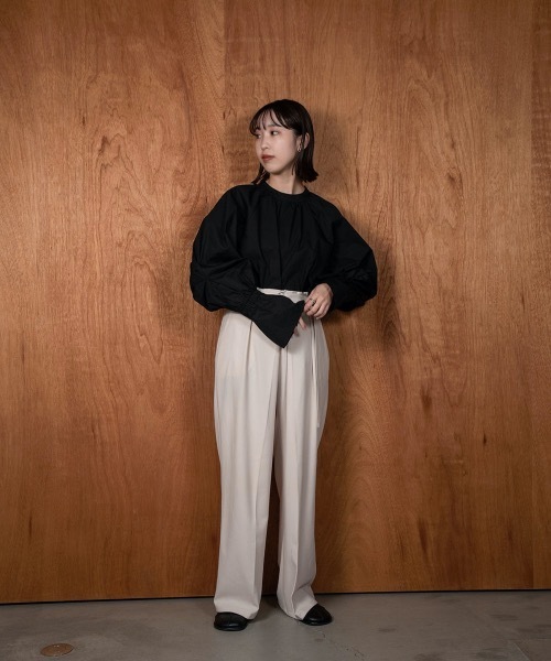 lawgy(ラウジー)の「flare tuck sleeve blouse(シャツ/ブラウス・レディース・ホワイト/ブラウン/ブラック・FREE)」の13枚目の写真