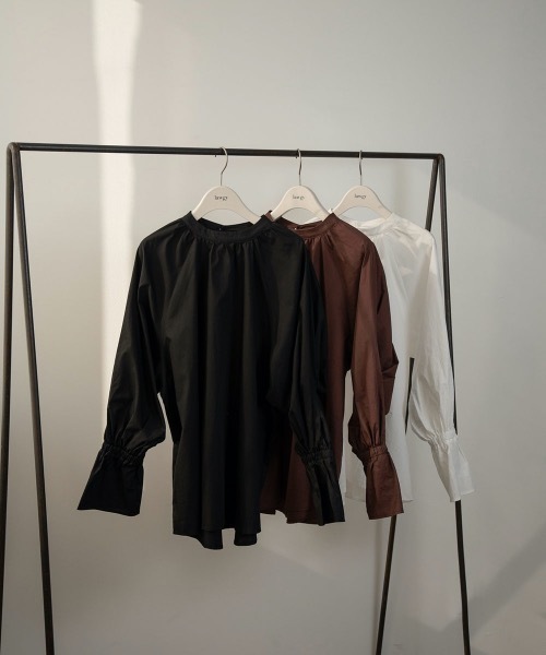 lawgy(ラウジー)の「flare tuck sleeve blouse(シャツ/ブラウス・レディース・ホワイト/ブラウン/ブラック・FREE)」の6枚目の写真