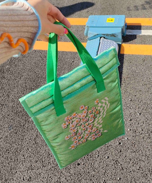 Casselini(キャセリーニ)の「Casselini(キャセリーニ)メタリックフラワープリントPCケース(PC・タブレットケース・レディース・シルバー/ブルー/グリーン・FREE)」の12枚目の写真