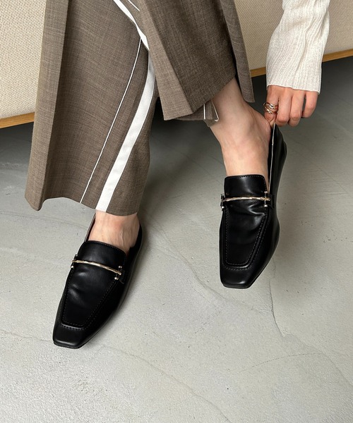 CAPRICIEUX LE'MAGE（カプリシューレマージュ）の「2WAYビットローファー（ローファー・レディース・ブラック/ベージュ・23.5/24.5）」の2枚目の写真