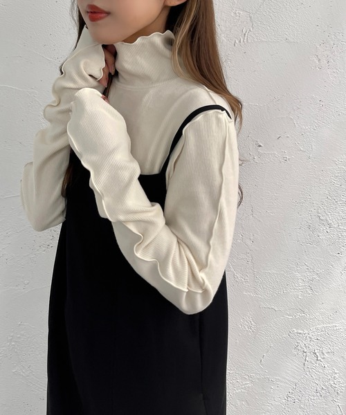 apres jour mignon(アプレジュールミニョン)の「起毛リブメロートップス【ZOZOTOWN限定アイテム】(Tシャツ/カットソー・レディース・ブラック/グレイッシュベージュ/グリーン/ブルー/オレンジ/アイボリー・フリー/X-LARGE)」の2枚目の写真