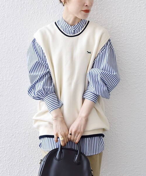 PENNEYS(ぺニーズ)の「【SHIPS any別注】PENNEYS:〈手洗い可能〉THE FOX ワンポイント ニット ベスト(ベスト・レディース・オフホワイト/ブルー・ONE SIZE)」の2枚目の写真