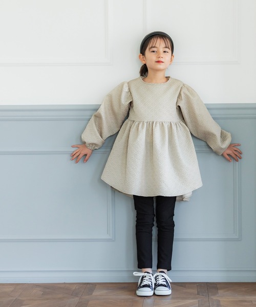 coca(coca)(コカ)の「キッズ 親子お揃い上品エンボスブラウス(シャツ/ブラウス・キッズ・ライトベージュ/ブラック・100/110/120/130/140)」の3枚目の写真