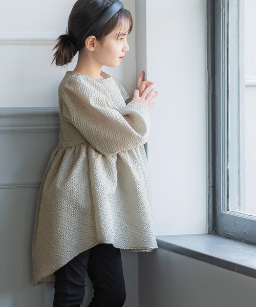 coca(coca)(コカ)の「キッズ 親子お揃い上品エンボスブラウス(シャツ/ブラウス・キッズ・ライトベージュ/ブラック・100/110/120/130/140)」の4枚目の写真
