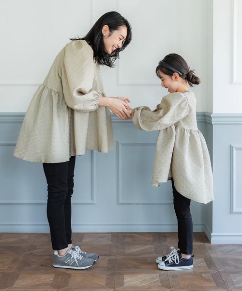 coca(coca)(コカ)の「キッズ 親子お揃い上品エンボスブラウス(シャツ/ブラウス・キッズ・ライトベージュ/ブラック・100/110/120/130/140)」の8枚目の写真