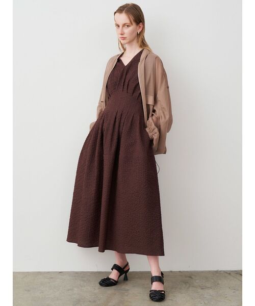 ELENDEEK（エレンディーク）の「ジャガードタックウエストマークワンピース（ワンピース・レディース・ブラウン/ブラック/ライトグリーン・02/01）」の15枚目の写真