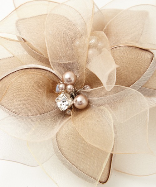 AIMER（エメ）の「パイピングサテンコサージュ（ブローチ/コサージュ・レディース・ベージュ/シルバー・FREE）」の6枚目の写真