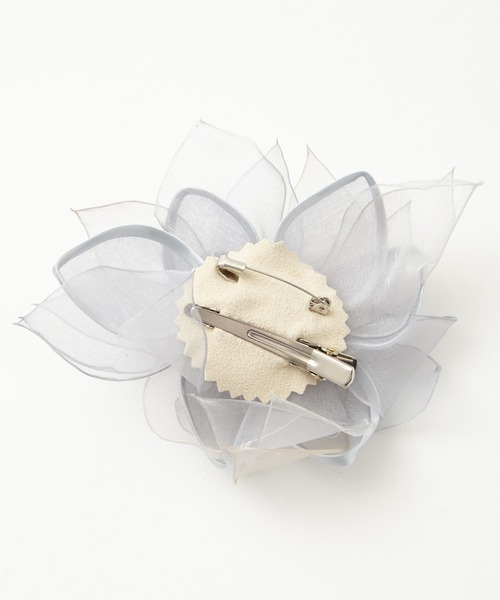 AIMER（エメ）の「パイピングサテンコサージュ（ブローチ/コサージュ・レディース・ベージュ/シルバー・FREE）」の3枚目の写真