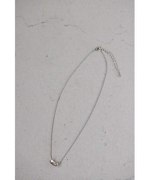 STYLEMIXER（スタイルミキサー）の「ビーンズミニマルネックレス（ネックレス・レディース・シルバー/ゴールド・FREE）」の3枚目の写真
