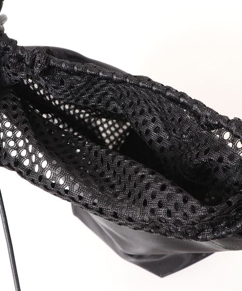 yoshiokubo(ヨシオクボ)の「yoshiokubo ヨシオクボ / KINCHAKU BAG "A" 刺繍巾着バッグ / YKS23905(トートバッグ・メンズ・ブラック/ベージュ・FREE)」の6枚目の写真