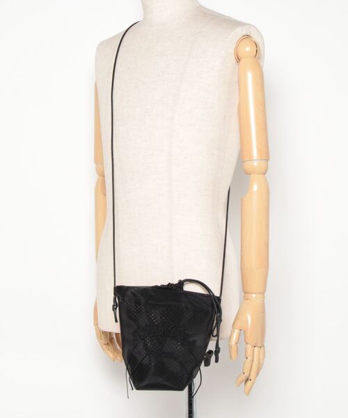 yoshiokubo(ヨシオクボ)の「yoshiokubo ヨシオクボ / KINCHAKU BAG "A" 刺繍巾着バッグ / YKS23905(トートバッグ・メンズ・ブラック/ベージュ・FREE)」の7枚目の写真