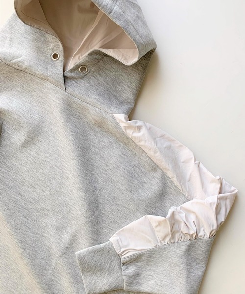 Q（キュー）の「袖ギャザードルマンパーカー（パーカー・レディース・ブラック/ライトグレー・MEDIUM）」の6枚目の写真