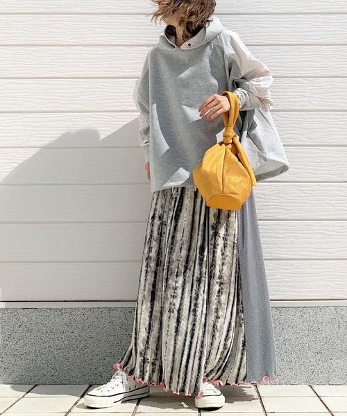 Q（キュー）の「袖ギャザードルマンパーカー（パーカー・レディース・ブラック/ライトグレー・MEDIUM）」の15枚目の写真