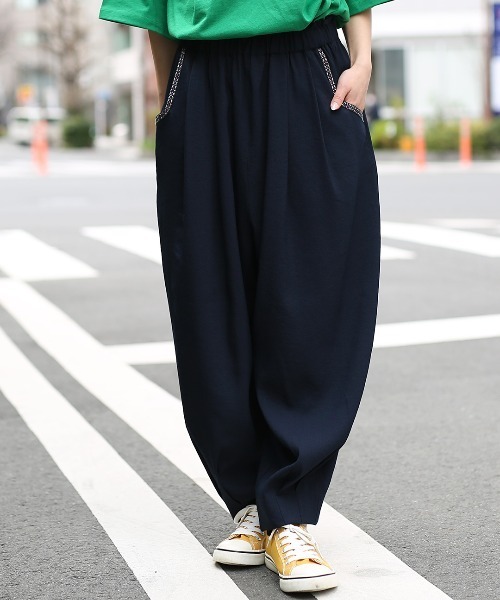 チチカカ（チチカカ）の「エッグタックパンツ（その他パンツ・レディース・ネイビー/オレンジ/ライトベージュ/ブルー/ブラック/カーキ・MEDIUM/LARGE）」の4枚目の写真