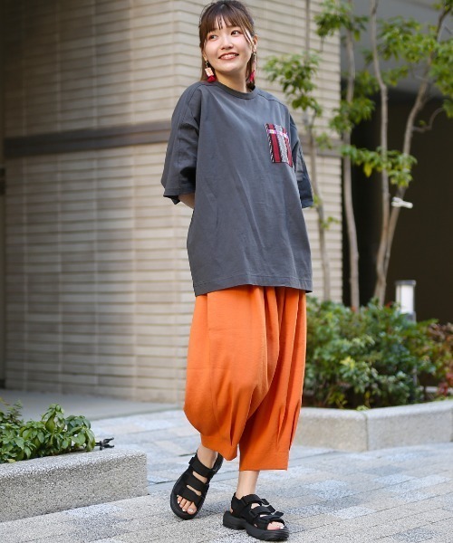 チチカカ（チチカカ）の「エッグタックパンツ（その他パンツ・レディース・ネイビー/オレンジ/ライトベージュ/ブルー/ブラック/カーキ・MEDIUM/LARGE）」の13枚目の写真