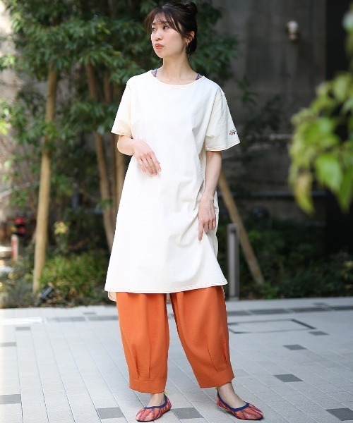 チチカカ（チチカカ）の「エッグタックパンツ（その他パンツ・レディース・ネイビー/オレンジ/ライトベージュ/ブルー/ブラック/カーキ・MEDIUM/LARGE）」の14枚目の写真